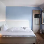 Zur Faehre אורחן 3*