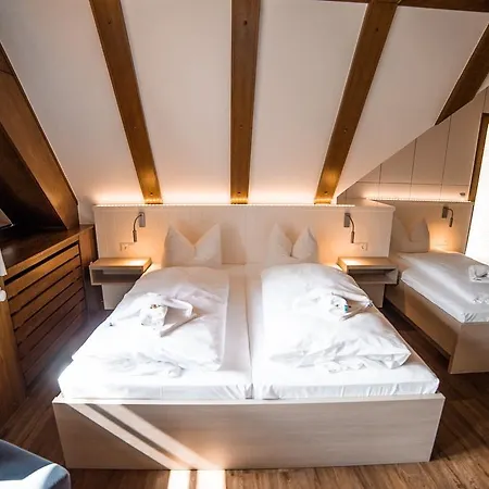 Zur Fähre Gasthof 3*