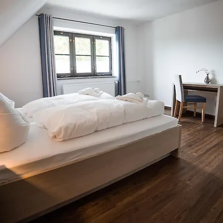 Zur Faehre Inn